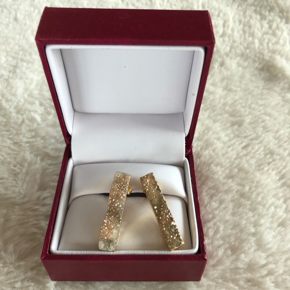 5 for $40 plus FREE SHIPPING! 
DRUZY EARRINGS